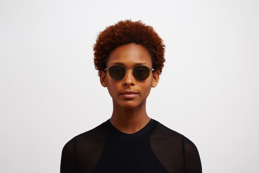 MYKITA carlo no1 güneş gözlüğü çerçeve: mocca/koyu kum|lens: ham yeşil katı X08XH8164