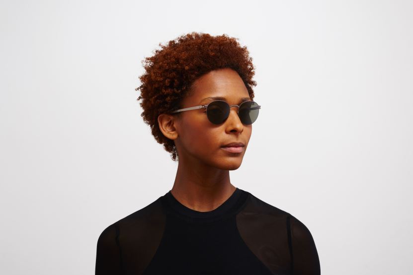 MYKITA carlo no1 güneş gözlüğü çerçeve: mocca/koyu kum|lens: ham yeşil katı X08XH8164